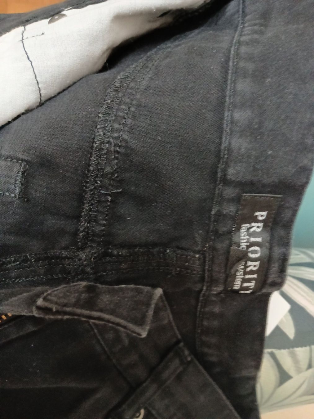 Pantaloni: Schwarze Hose Prioriti, Baumwolle, Gr.40 – Usato da Luzern venduto da Tavolna 2