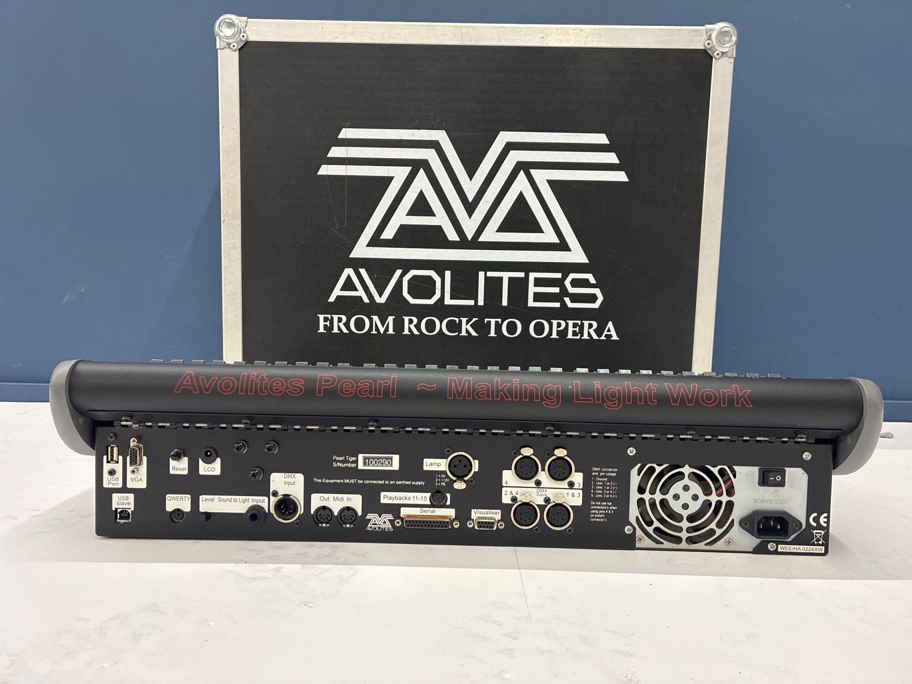 Console di mixaggio: Avolites Pearl Tiger Lichtpult – Usato da Zürich venduto da Boognishh 4