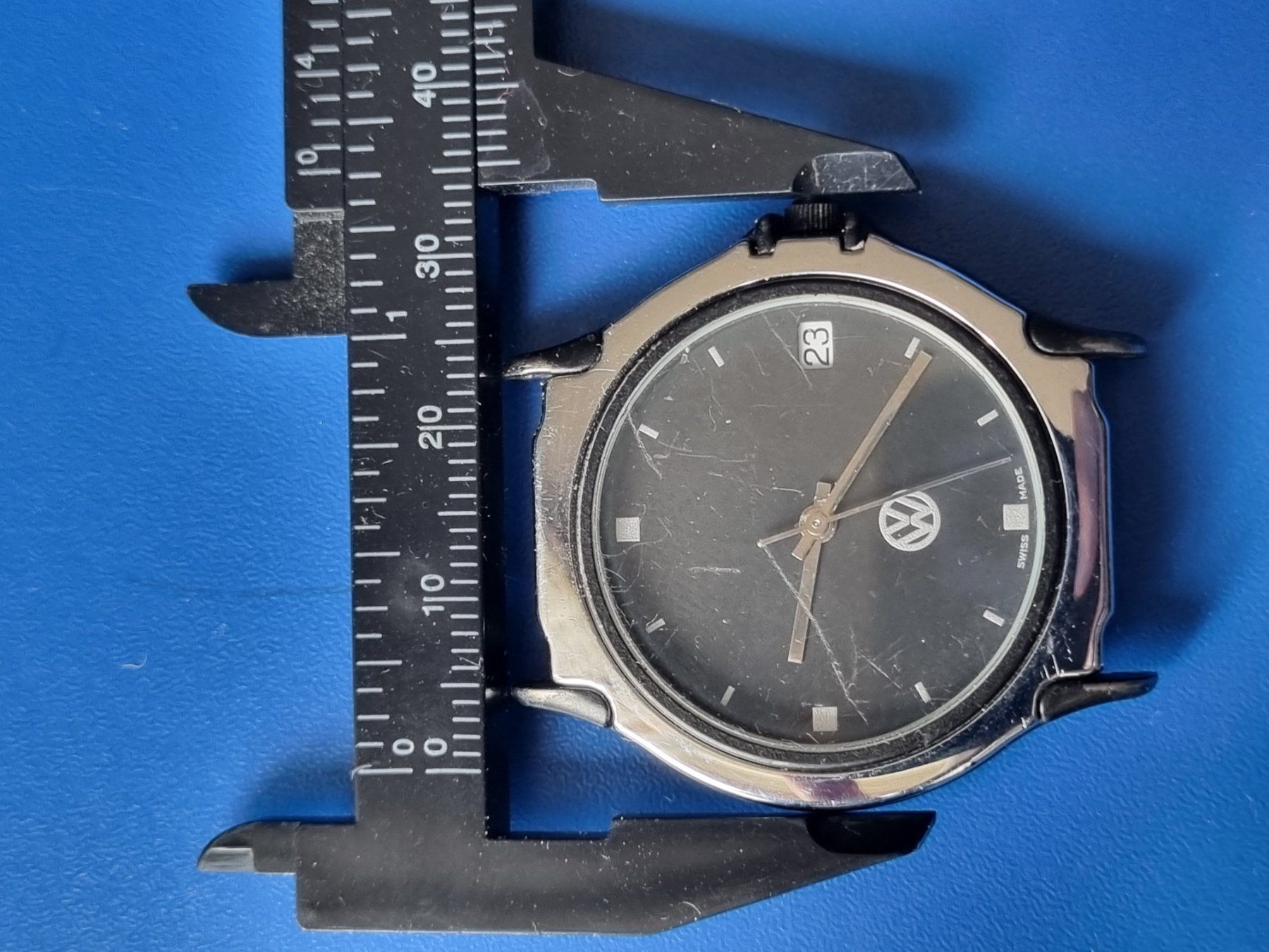 Mondaine Uhren: MONDAINE VOLKSWAGEN LOGO – Gebraucht aus Schaffhausen von Leveron13 5