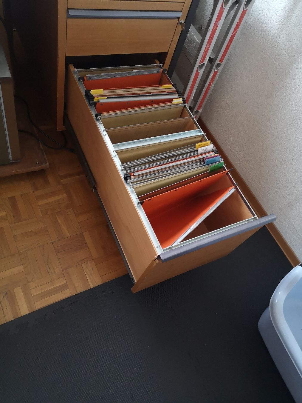 Scrivanie: Bureau en bois massif – Usato da Chêne-Bourg venduto da son_tlv8 2