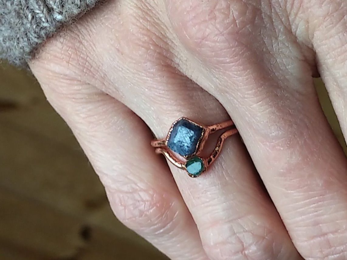 Anelli: Set von 2 Ringen mit rohem Saphir und Smaragd – Usato da Gempen venduto da DennisKl 3