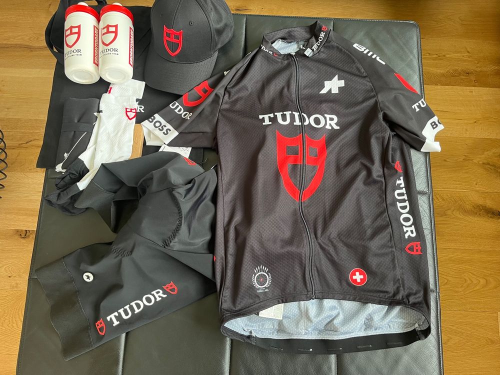 ASSOS x Tudor Pro Cycling Trikot & Bibshorts XL Neu & Extras | Kaufen ...