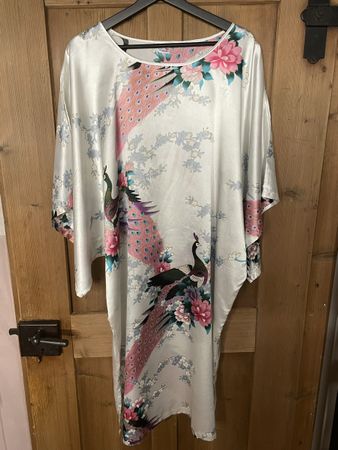 Edles Seidenkleid Grösse Uni – elegant & feminin