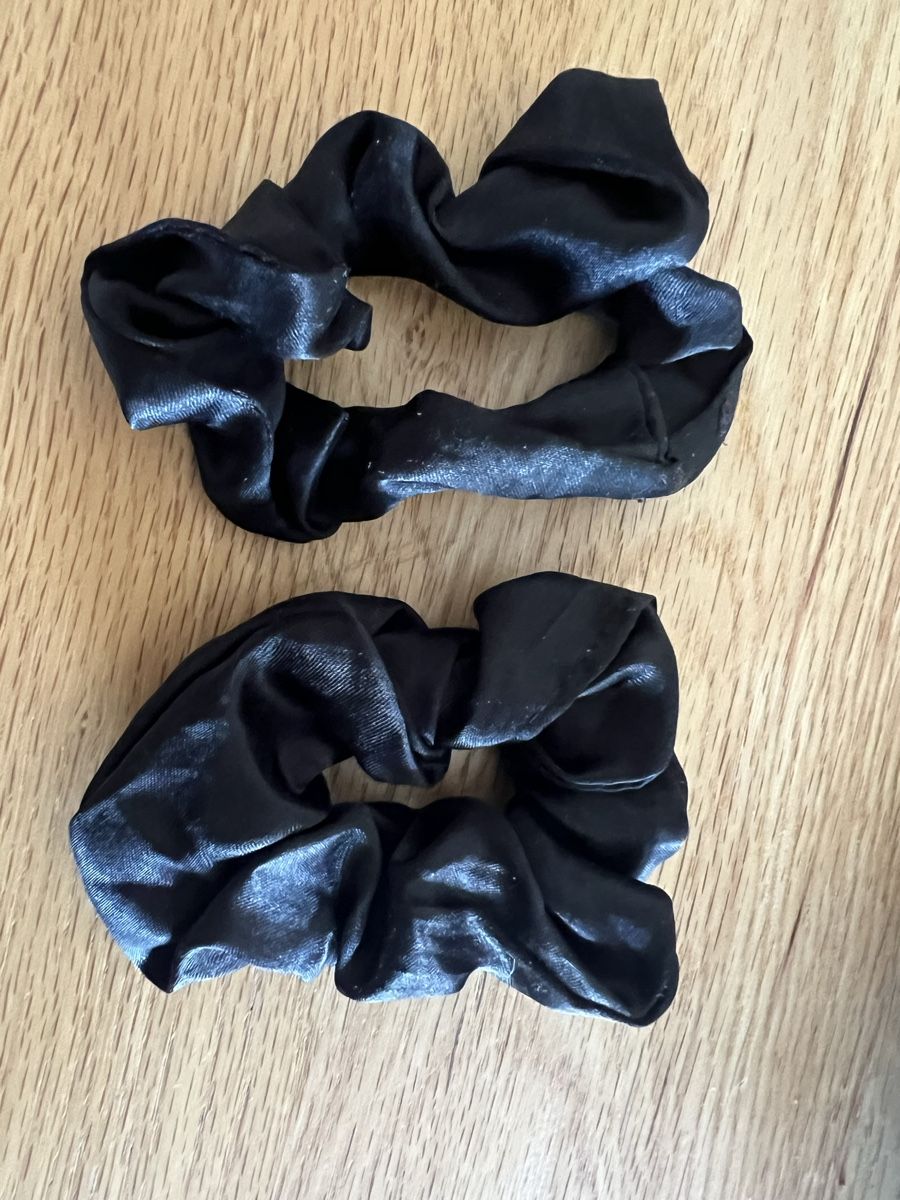 Accessoires pour cheveux: 2 Haargummis schwarz  – D'occasion à Dübendorf par ali_g7p8