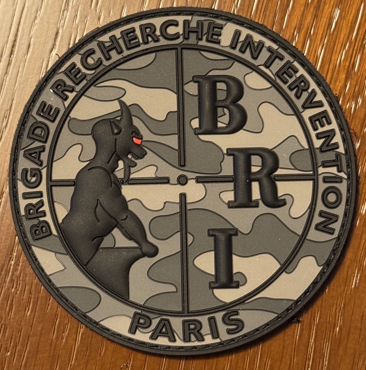 Placchette & Badge: Badge - BRI PARIS – Nuovo e nell'imballaggio originale da Genève venduto da CollectorComp