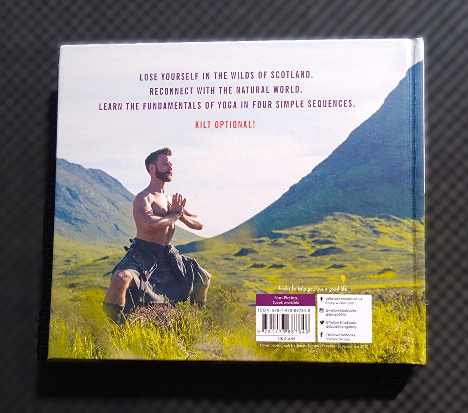 Libri: KILTED YOGA – Nuovo (secondo la descrizione) da Lyssach venduto da YYZ10 1