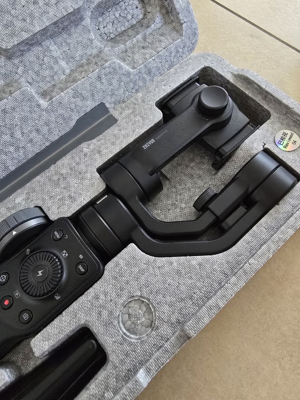 Zhiyun Staffe: Zhiyun Smooth 4 Smartphone-Gimbal – Usato da Rickenbach b. Wil venduto da Beautiful.Things 2