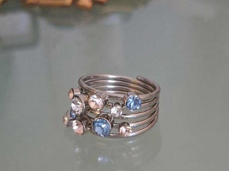 Anelli: Ring mit.Kristallen pastell.blau. – Usato da Kerzers venduto da ExpressoTerreno
