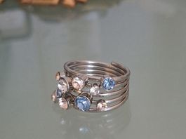 Ring mit.Kristallen pastell.blau.