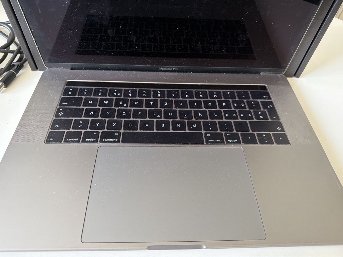 Apple Notebooks: Apple MacBook 16 zoll – Gebraucht aus Oberhasli von vinu.5 1