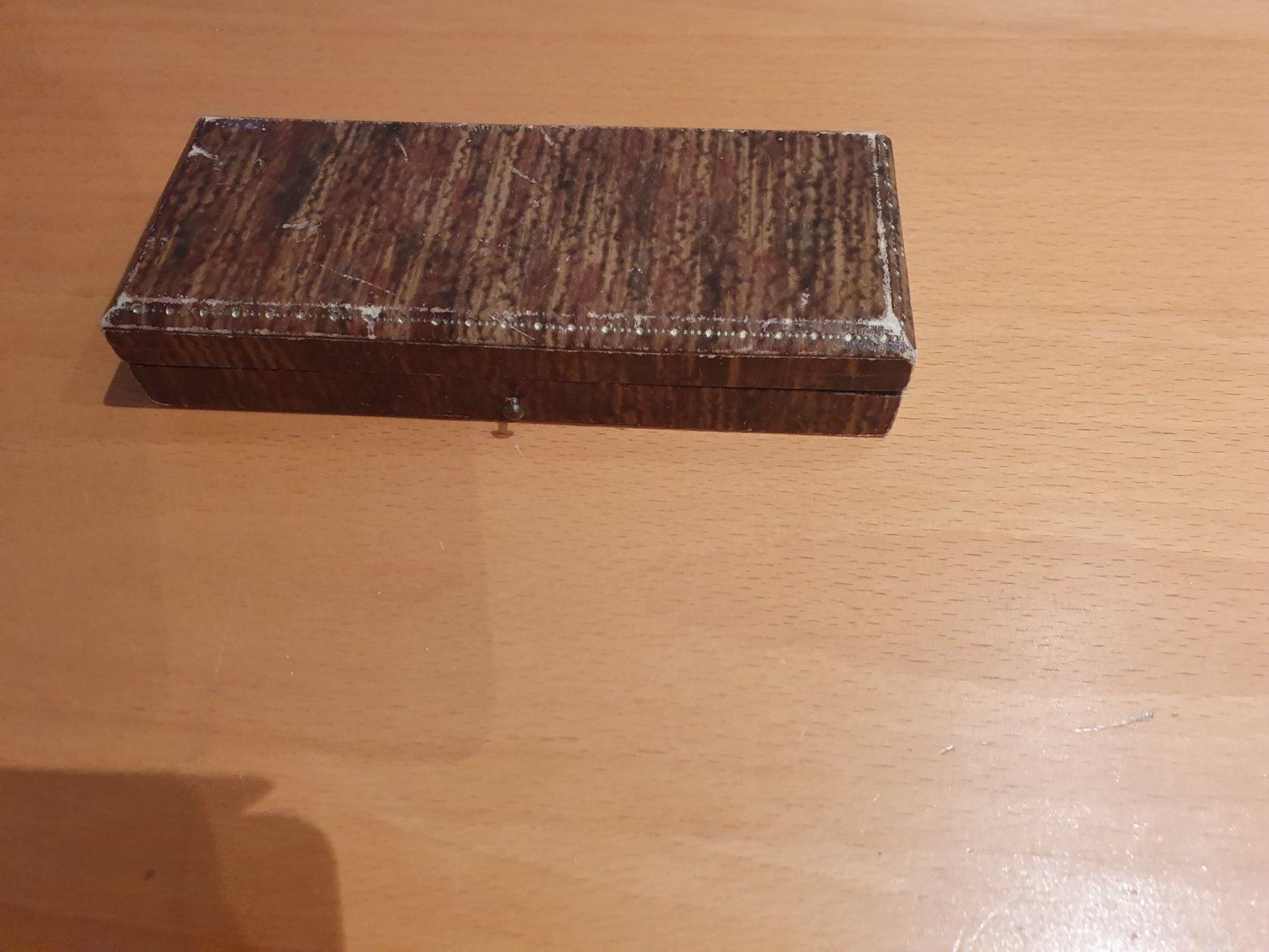 Catenine: Antike Schmuckschatulle mit Kette und Brosche im Set – Usato da Basel venduto da M2 1