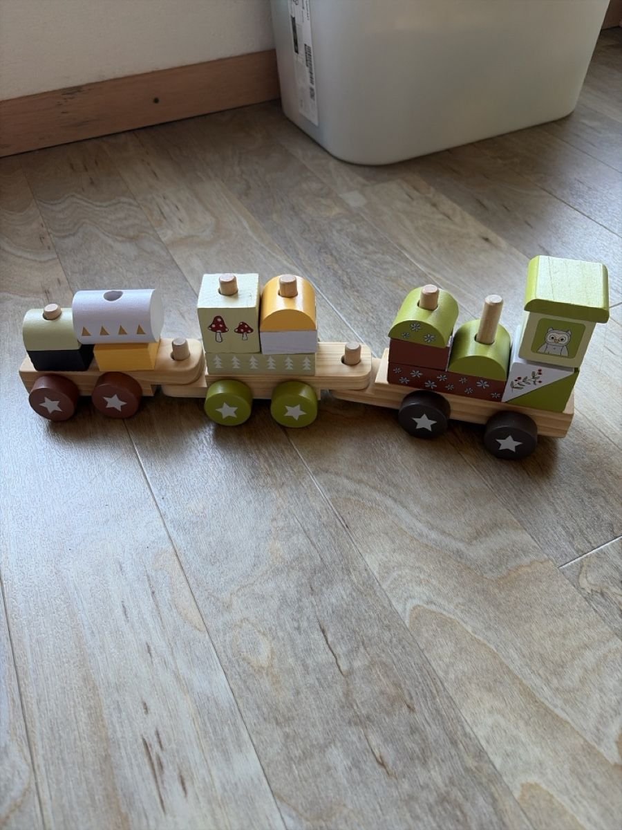 Jouets: Train en bois  – D'occasion à Choëx par sv.fmbt
