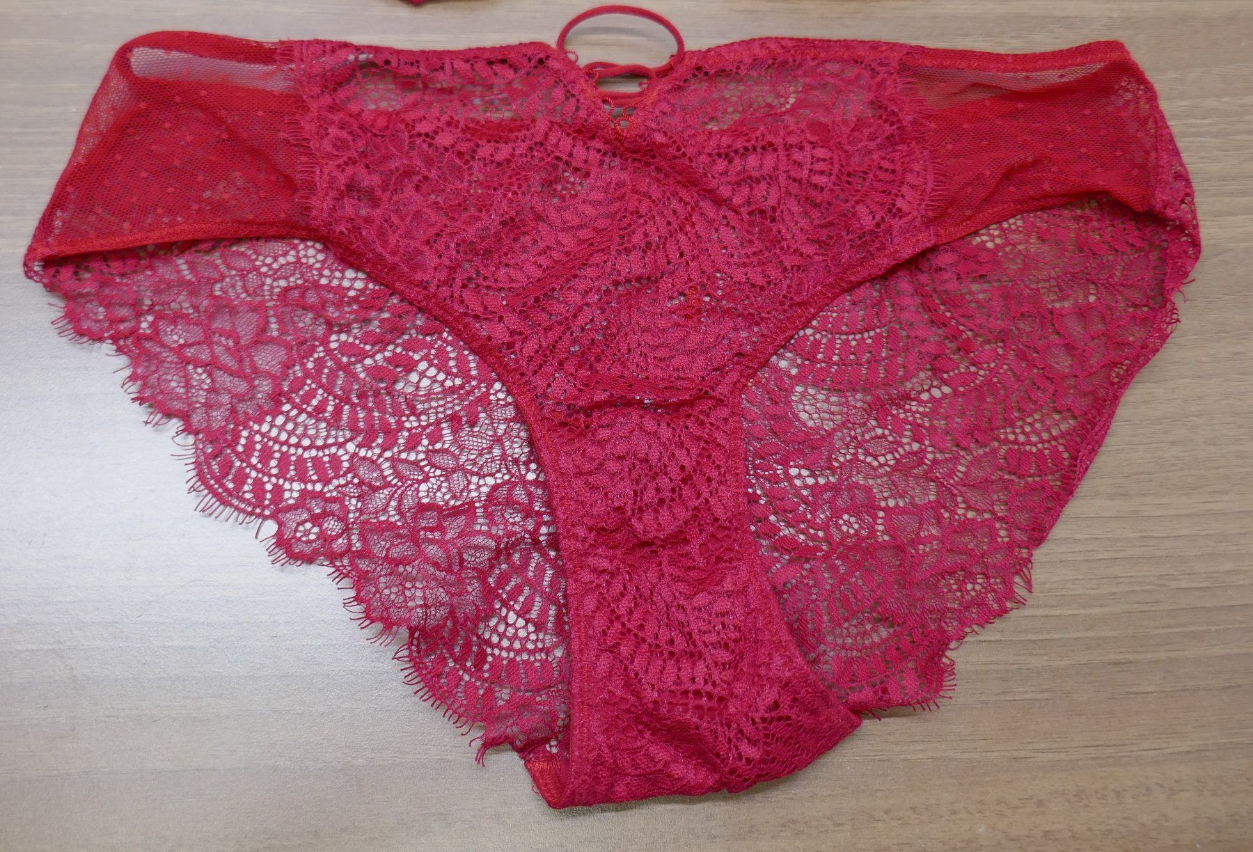 Etam Altra biancheria intima: Edles Dessous-Set in Rot – Usato da Balgach venduto da Domenica0 3