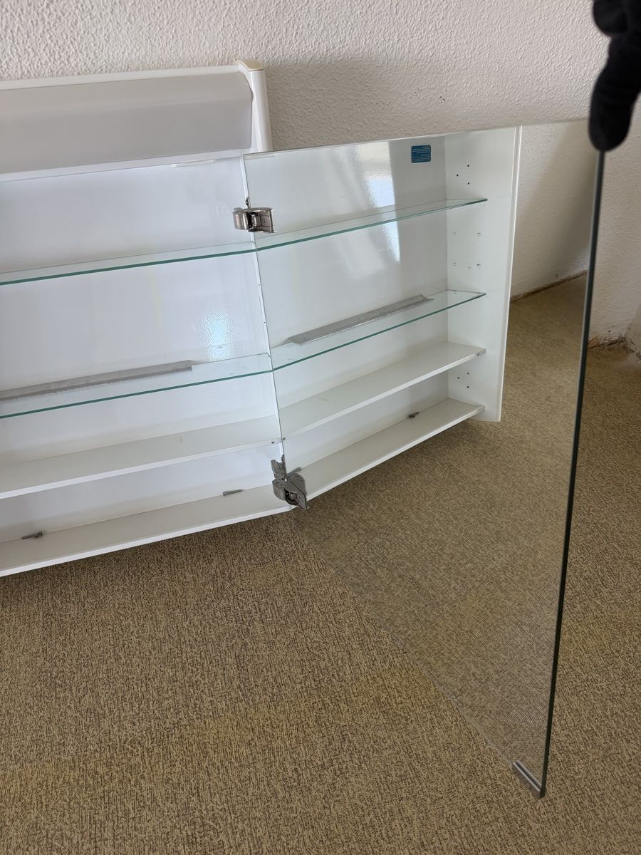 Armadietti a specchio: Spiegelschrank 2 – Usato da Grosswangen venduto da winkelfeld 4