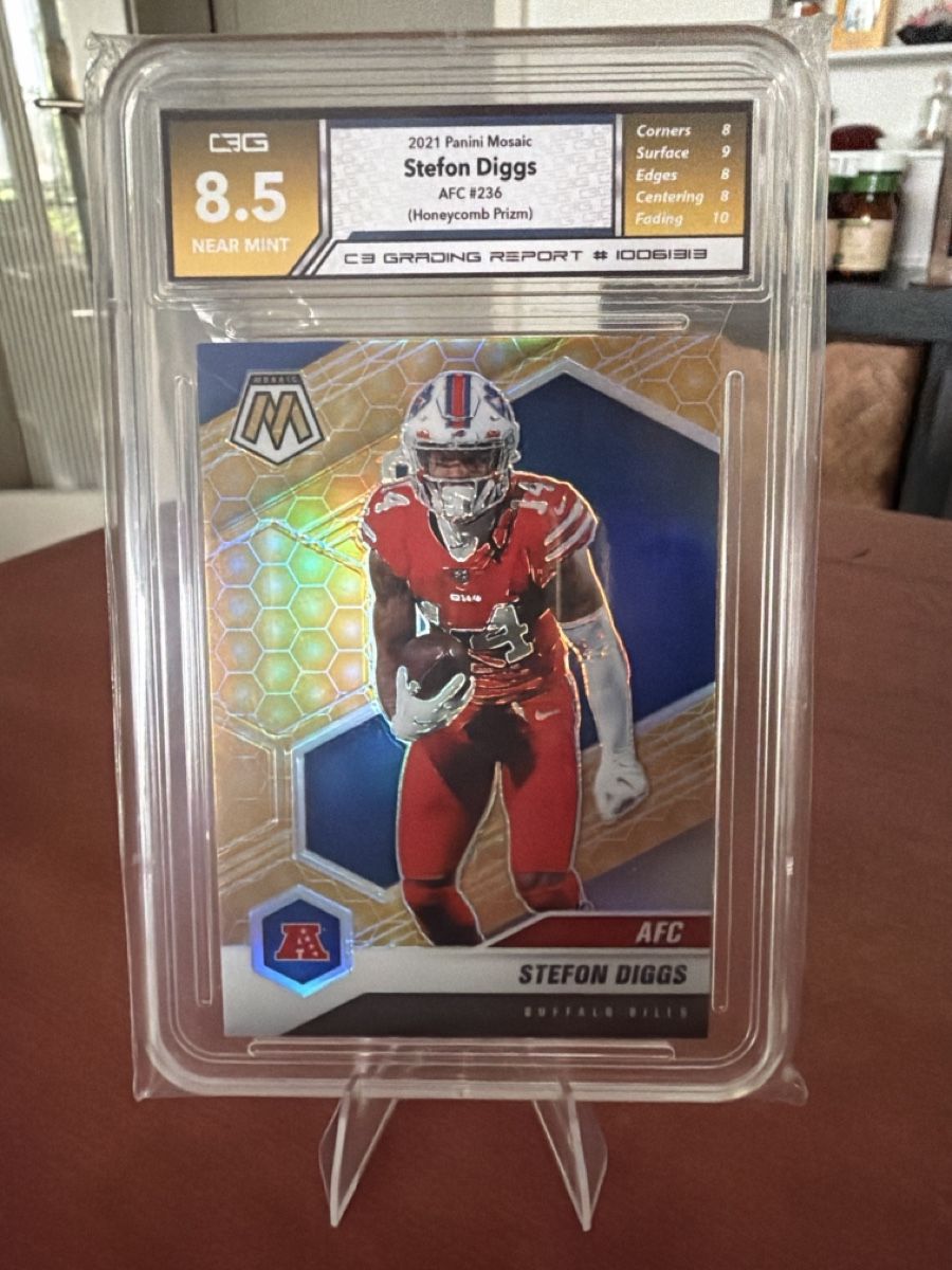 NFL Carte collezionabili: NFL - Stefon Diggs - Honeycombprizm - C3G8.5!! – Usato da Bern venduto da sam_25hm