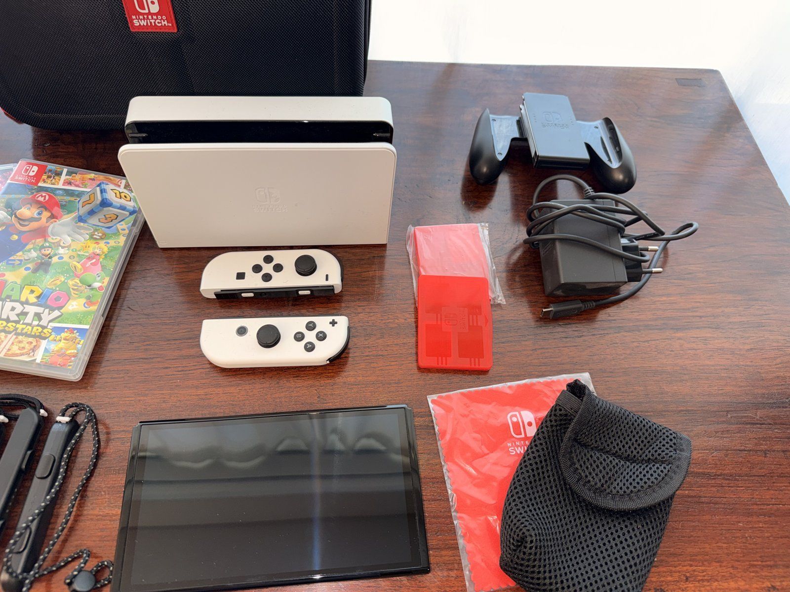Nintendo Console: Switch OLED Weiss + 4 Joy-Con + 2 Games + Case – Usato da Zürich venduto da swizzmember 3