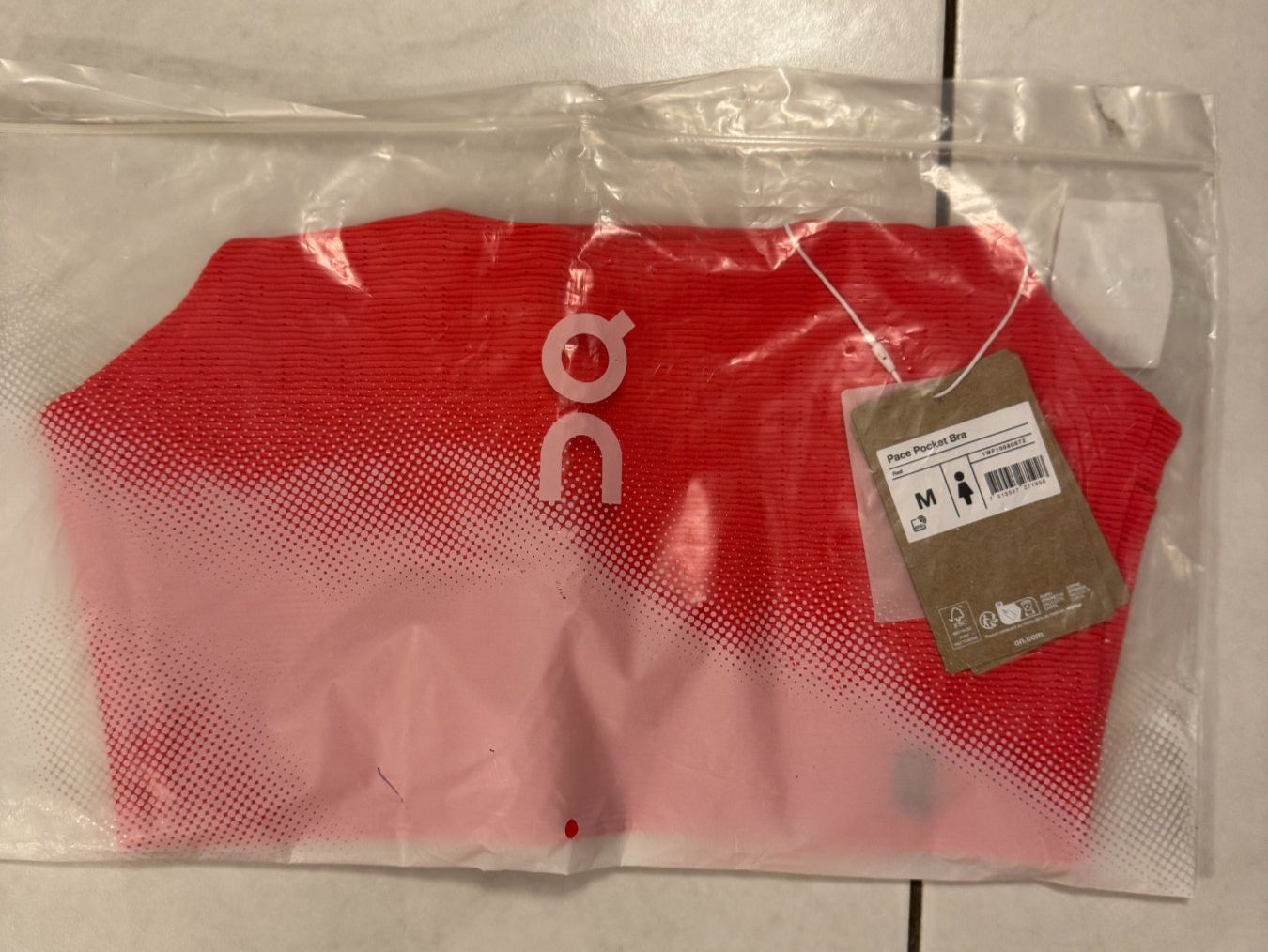 On T-shirt: NEU: ON Pace Pocket Bra- rot - Gr. M – Nuovo e nell'imballaggio originale da Maienfeld venduto da Fashion_2009