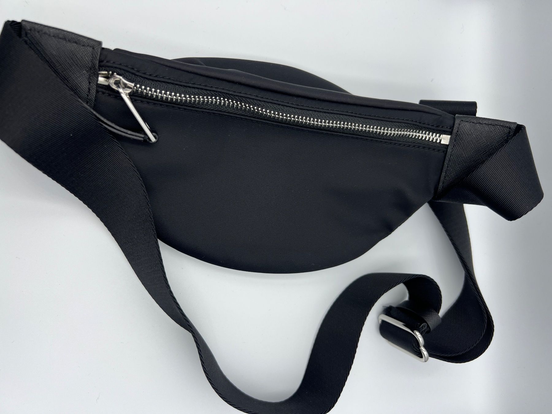 Karl Lagerfeld Taschen: Karl Lagerfeld Bauchtasche – Gebraucht aus Schlieren von svenbaettig 1
