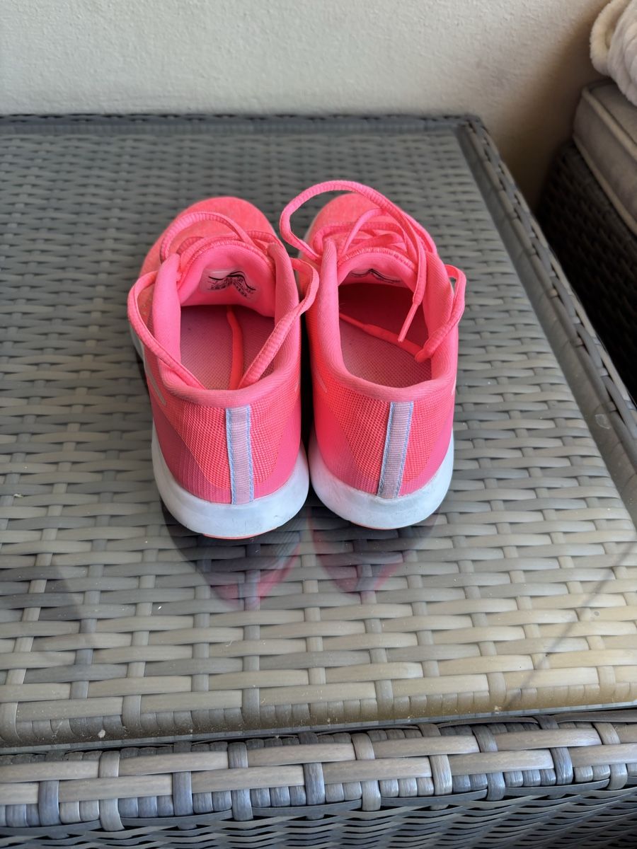 Nike Chaussures femmes: Basket Nike rose  – Neuf (Voir description) à Genève par ste_k6dj 2