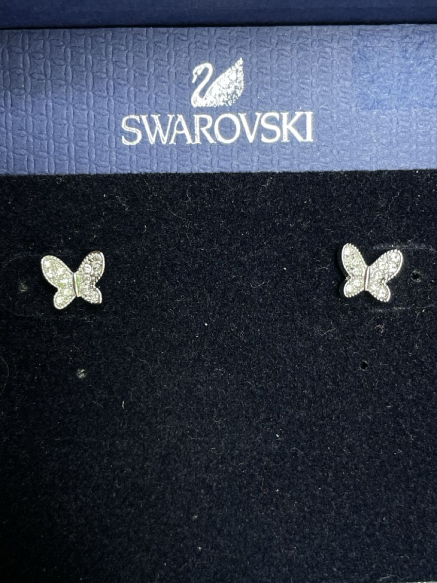 Swarovski Boucles d'oreille: Ohrstecker Schmetterling Swarovski neu mit Box – Neuf (Voir description) à Worb par sonnenblumen_lisa