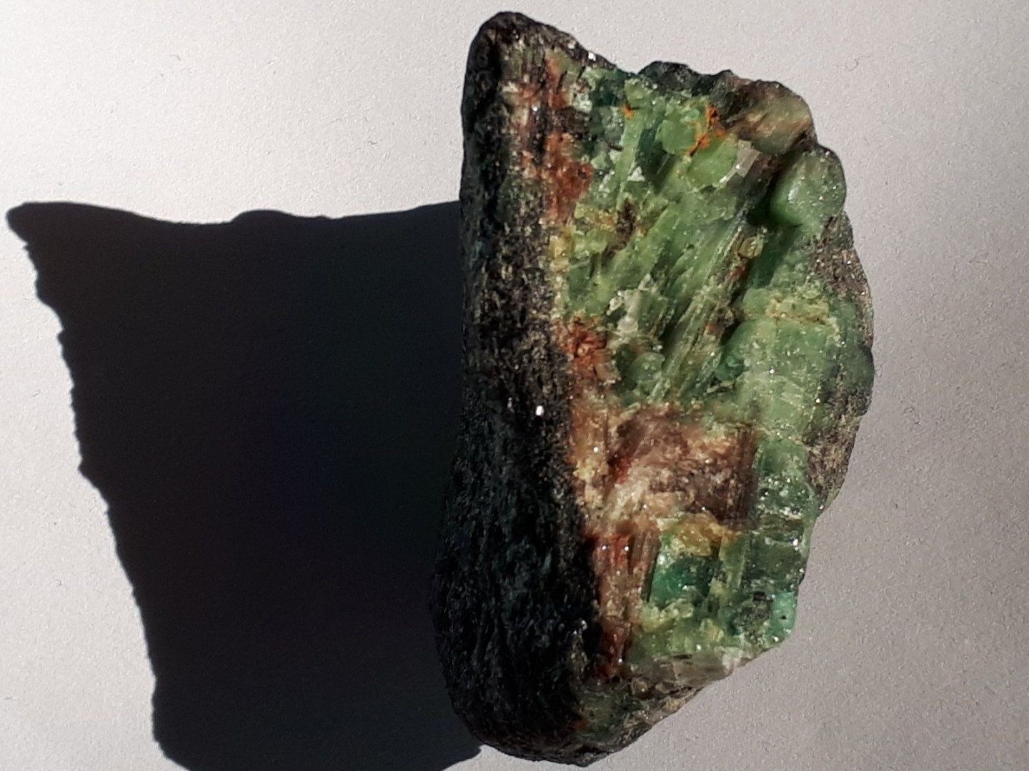 Minerali & Pietre curative: Smaragd Naturkristalle im Mutterstein – Nuovo (secondo la descrizione) da Pfäffikon ZH venduto da mrstone 1