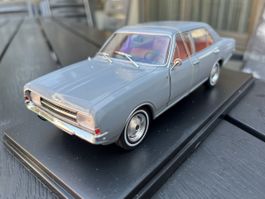 Opel Rekord 1900L.  1:24