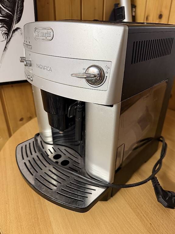 Macchine per caffè & Macchine per espresso: Kaffee Maschine DeLonghi Manifica – Usato da Bibern SH venduto da Ernie0504