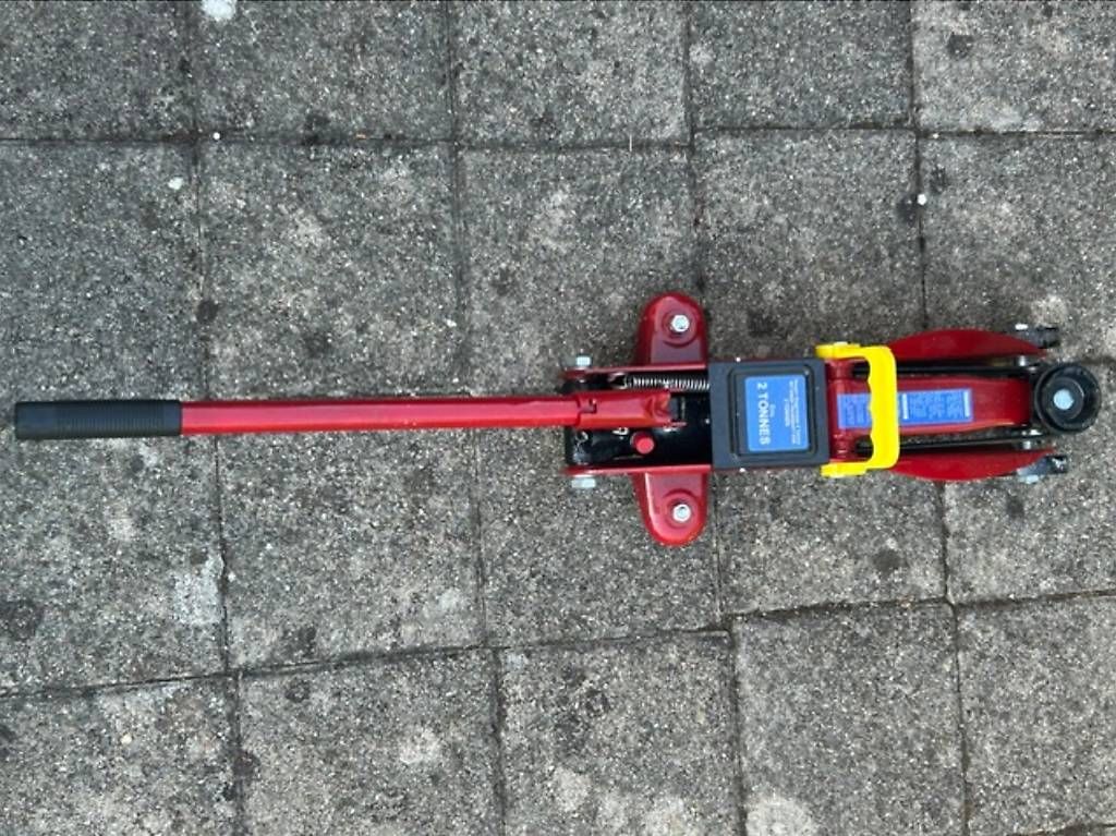 Tous les outils: Wagenheber (bis 2t) – Neuf avec emballage d'origine à Frauenfeld par Konfidenz 2