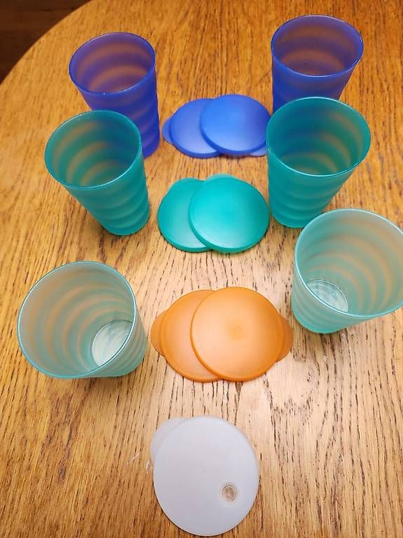 Tupperware Contenitori & Simili: Tupperware Becher 6 Stk. -mit 7 Deckeln – Usato da Gstaad venduto da Meiel2020 1