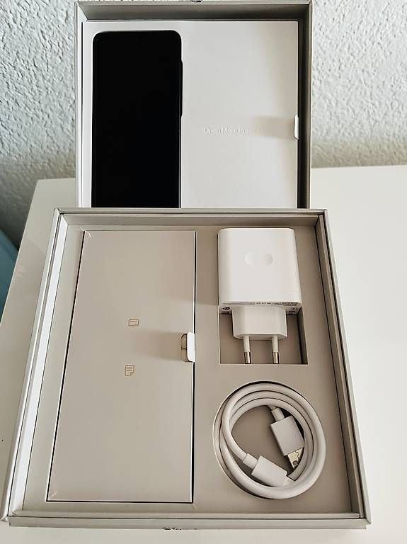 Telefoni cellulari / Smartphones: OPPO Find N2 Flip – Usato da Bern venduto da Sefik1 1