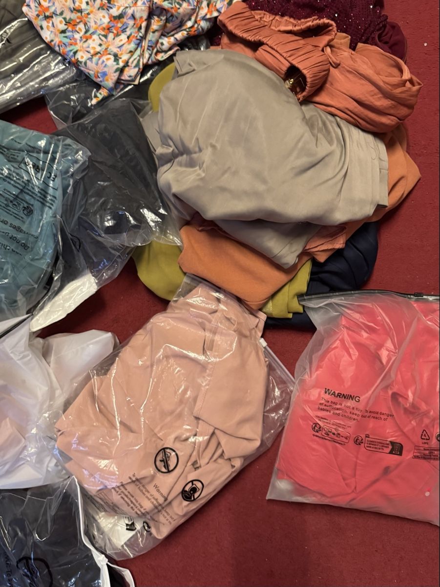 Kleiderpakete: Lot neu Kleider 41 stk.  – Neu (gemäss Beschreibung) aus Schlieren von Freundlich02 5