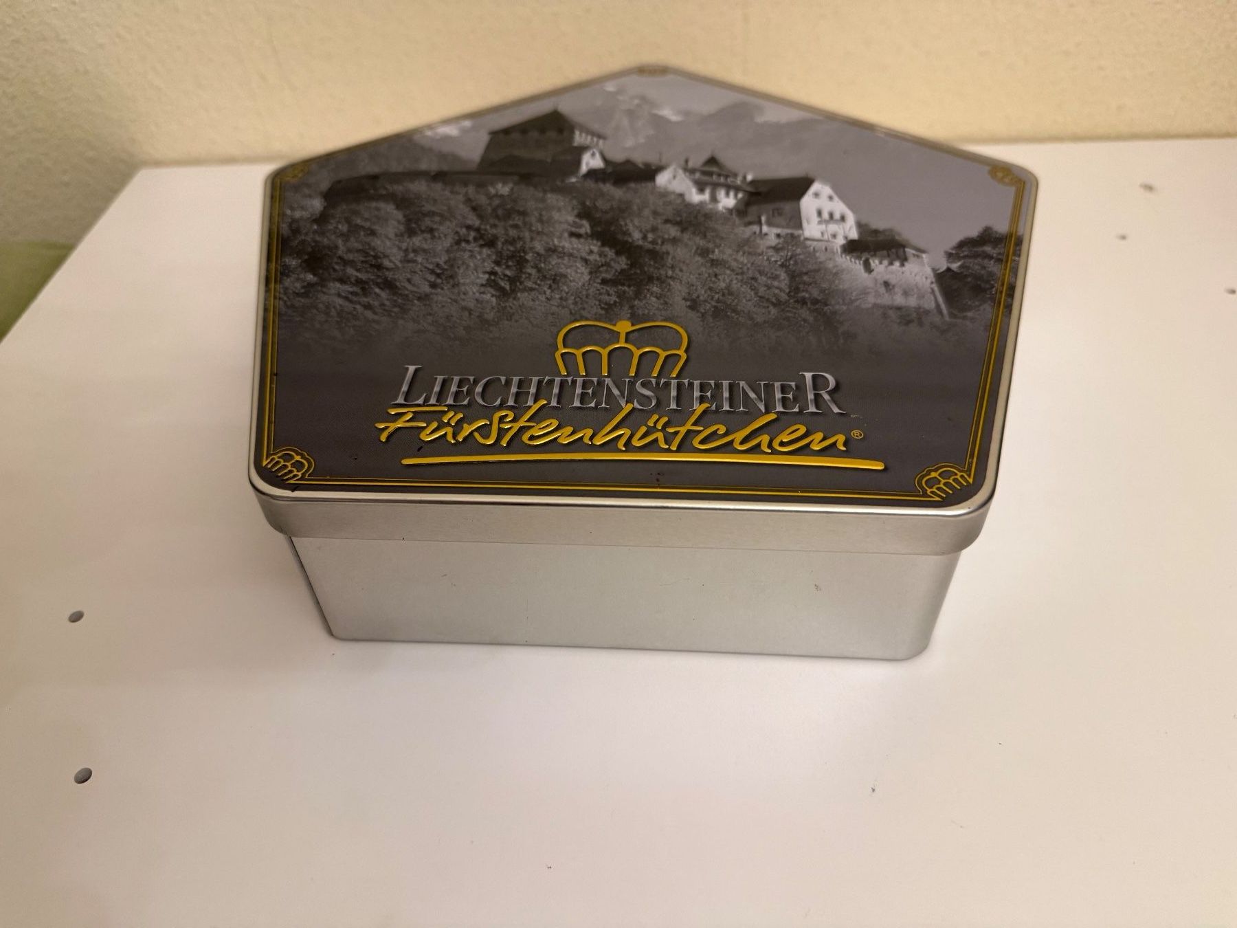 Contenitori & Simili: 5-Eck-Blech-schachtel  -  Relief Druck - Deckel – Usato da Bern venduto da rewe45 4