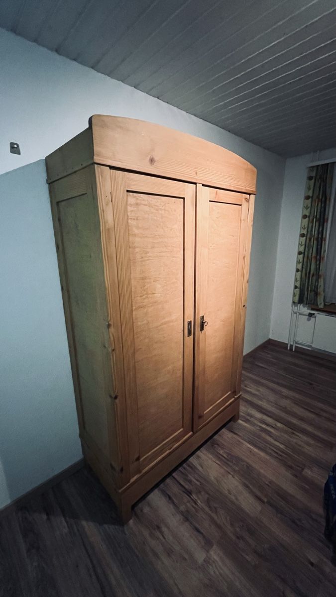 Armoires: Schrank Holzschrank – D'occasion à Aadorf par bobby_b