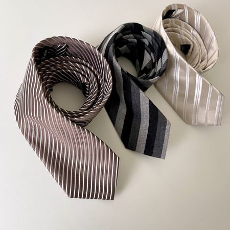 SET OF TIES