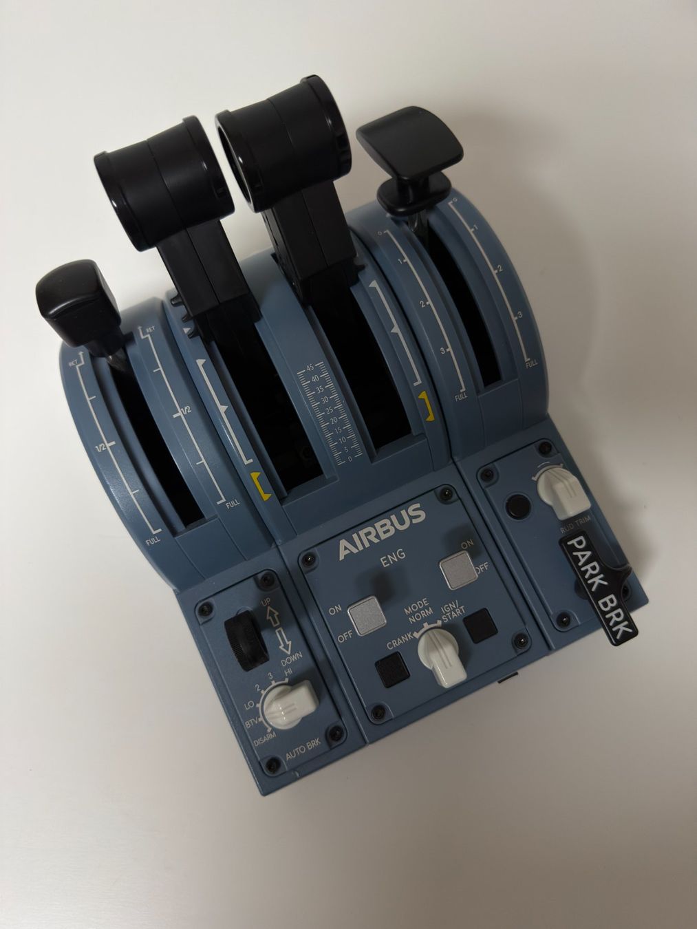 Thrustmaster Manettes: Thrustmaster TCA Quadrant Airbus + Add-On – D'occasion à Zürich par FlorinFuchs