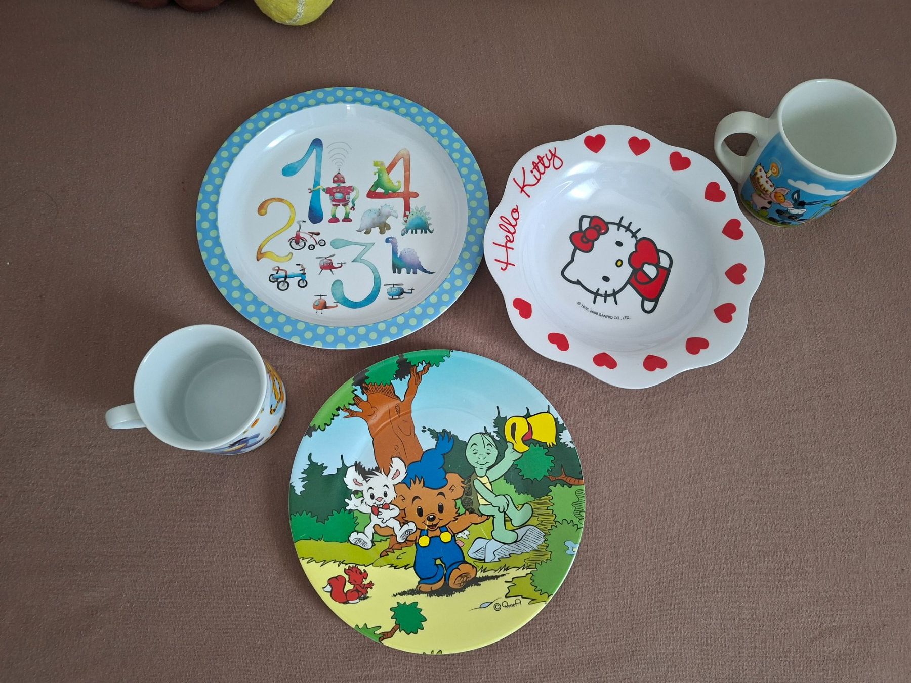 Services de table: Kindergeschirr 3 Teller 2 Tassen gebraucht – D'occasion à Ehrendingen par CHMEX