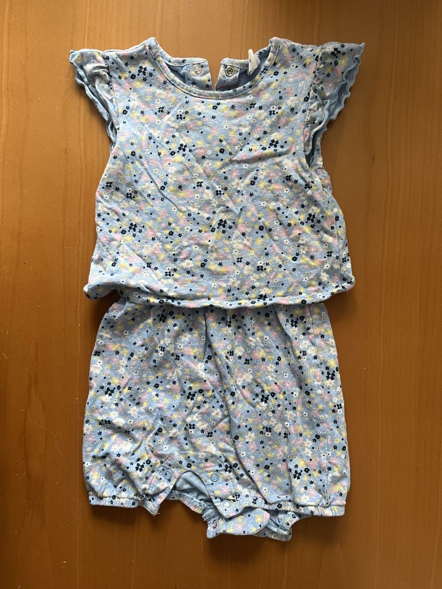 Jumpsuits: Jumpsuit kurz geblümt Grösse 92  – D'occasion à Winterthur par lynnszabo