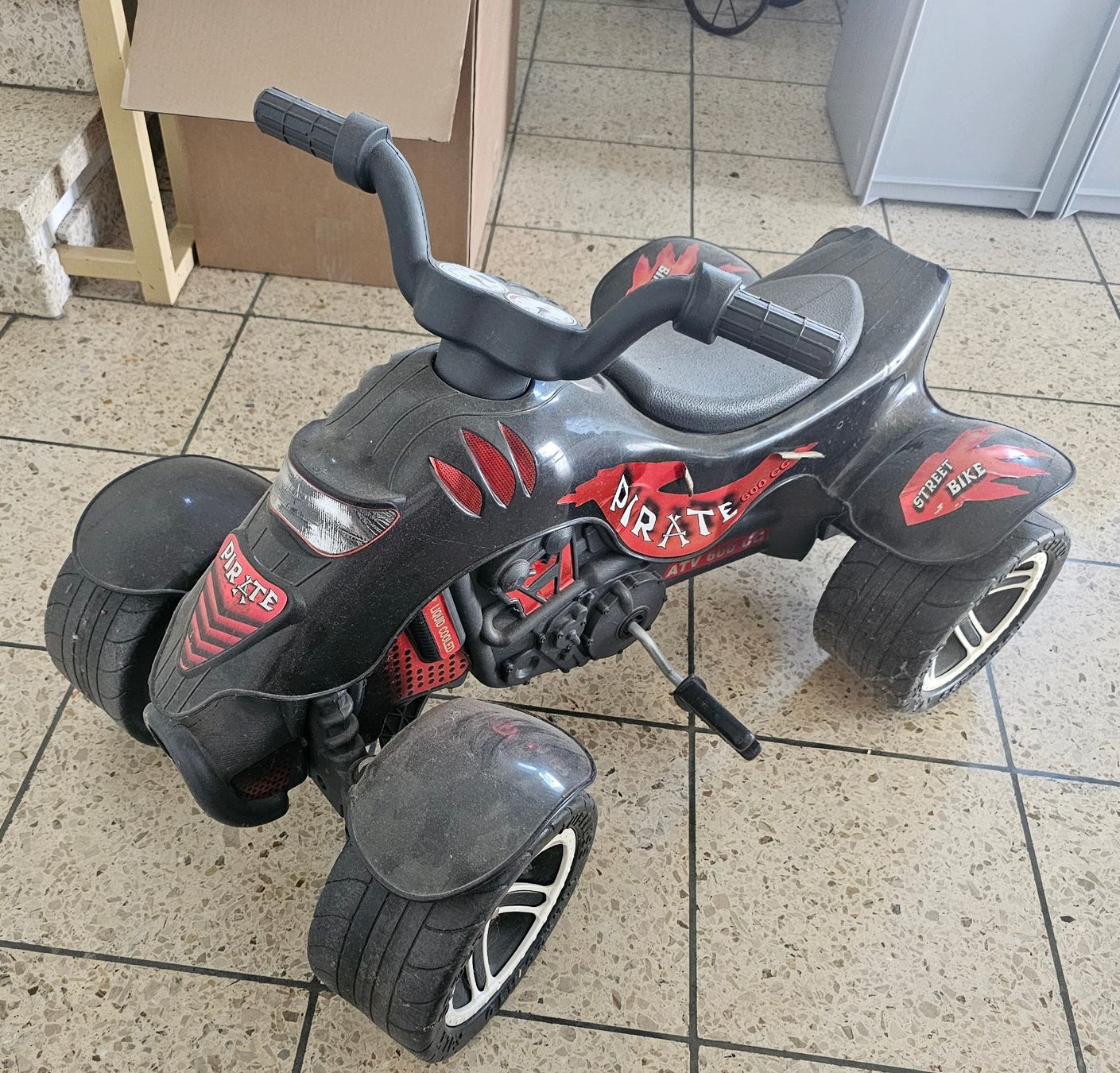 Veicoli per bambini: Kinder-Töff mit Trettpedalen – Usato da Rain venduto da Rasala3