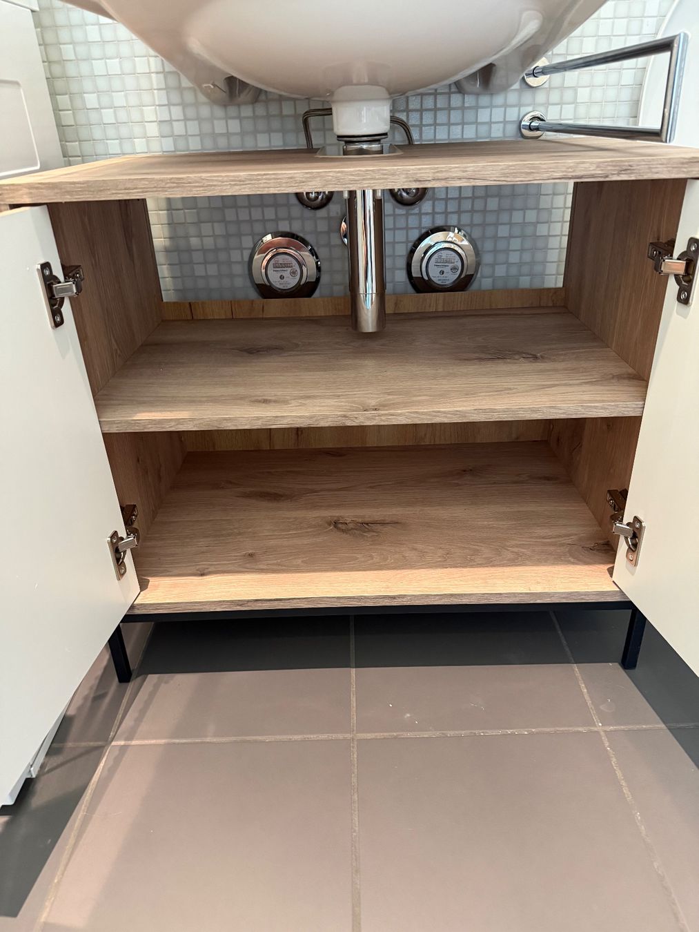 Badezimmermöbel: Lavabo-Unterschrank Eiche – Neu (gemäss Beschreibung) aus Zürich von lou_n8bt 1