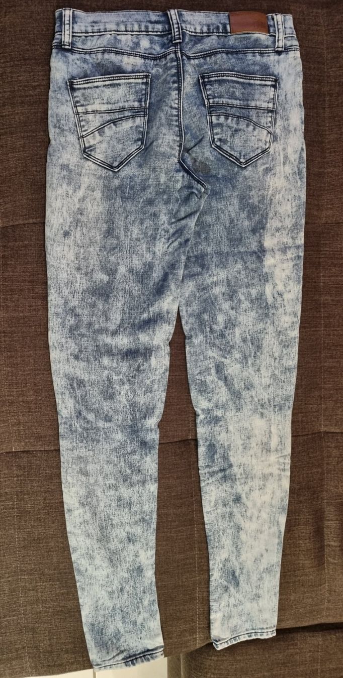 Bershka Pantaloni: Mädchenjeans W26, Bershka – Usato da Oberrüti venduto da Nicki_Like 1