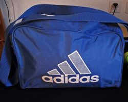 Vintage Adidas Sporttasche und 10 Tennisbälle