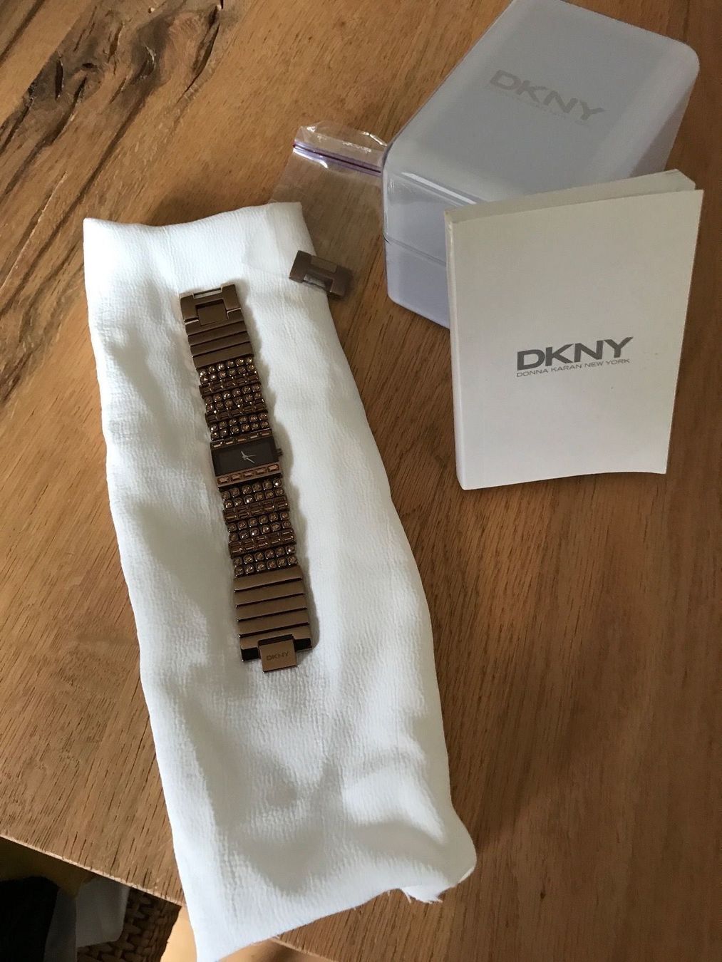 DKNY Uhren: Svarovski Uhr – Gebraucht aus Landschlacht von girris100 2