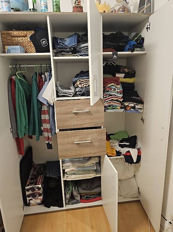 Armadi: Kleiderschrank – Usato da Hausen AG venduto da ZionElyas 1
