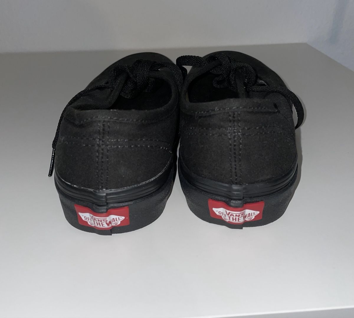 Vans Scarpe da uomo: Schwarze Vans Authentic - Zeitlose Klassiker, Gr. 37 NEU – Nuovo e nell'imballaggio originale da Winterthur venduto da son_62yj 1