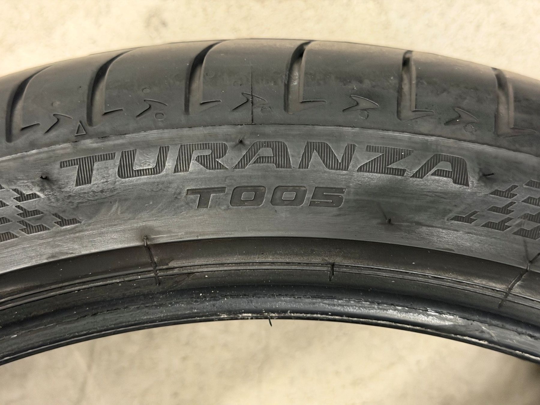 Bridgestone Pneumatici & Ruote complete: Sommerpneus 22" / Bridgestone – Usato da Schönried venduto da Bahnhofgarage-Haldi 2