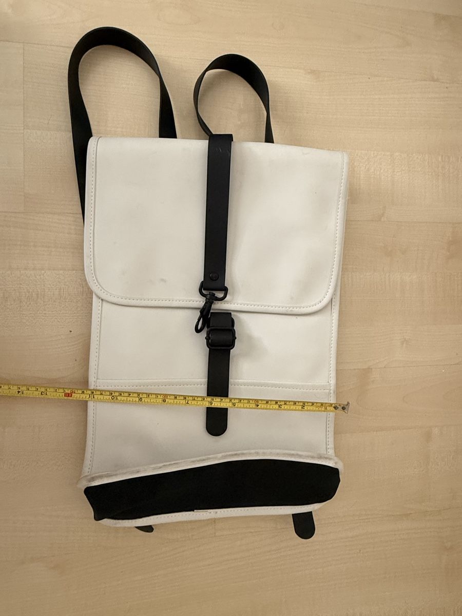 Rains Zaini: Weisser Rains Rucksack – Usato da Neerach venduto da lar_tkp2