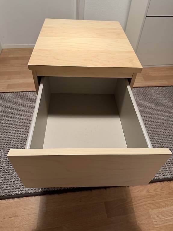 Tables de nuit: Kommode/ Nachttisch – D'occasion à Basel par silent_bill 1
