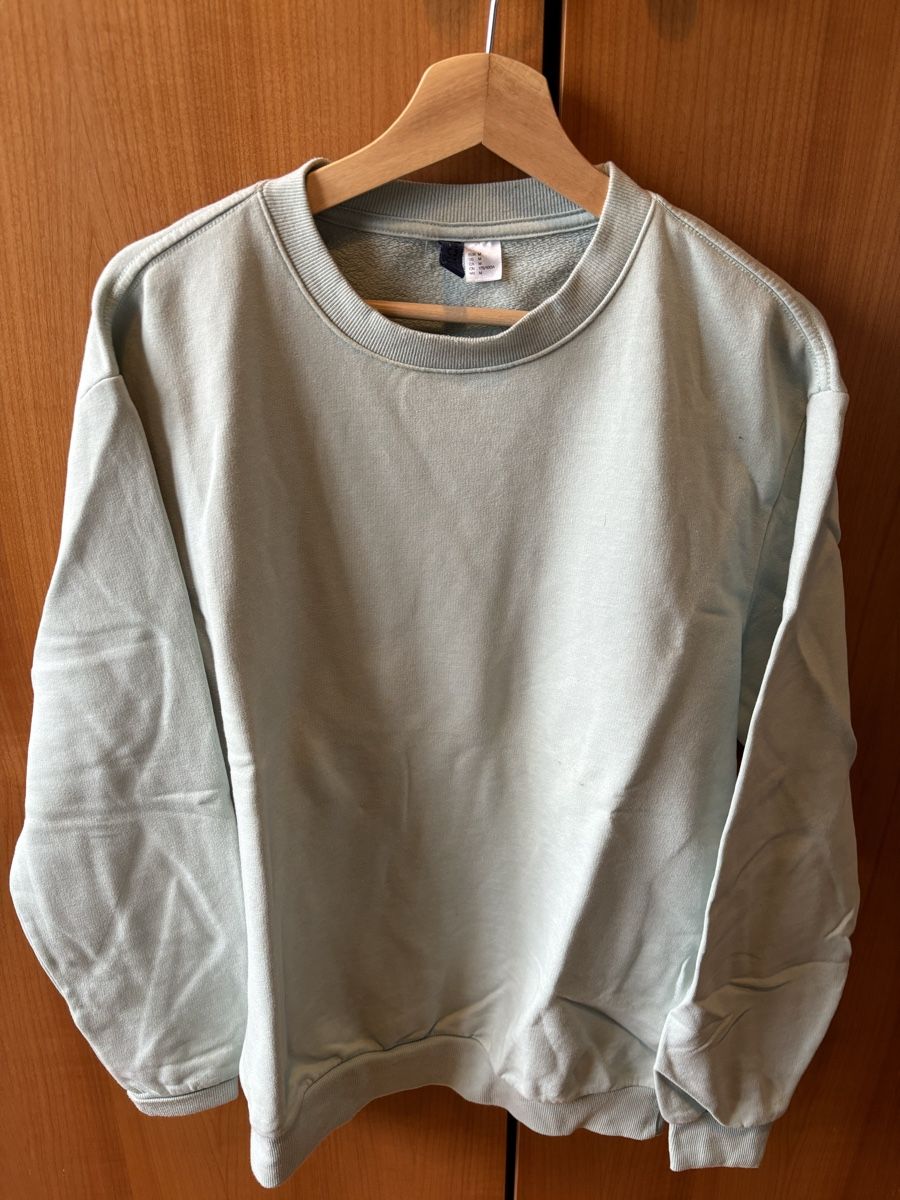 H&M Maglioni & Felpe: H&M light blue pullover (size M) – Usato da Colombier VD venduto da jaredein