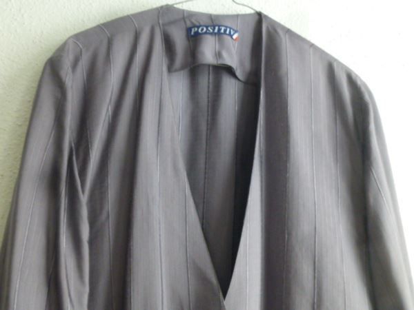 Costumi: Blazer/Kostüm Gr. 40 Antrazith wie neu – Usato da Hinwil venduto da Glasperlen 1