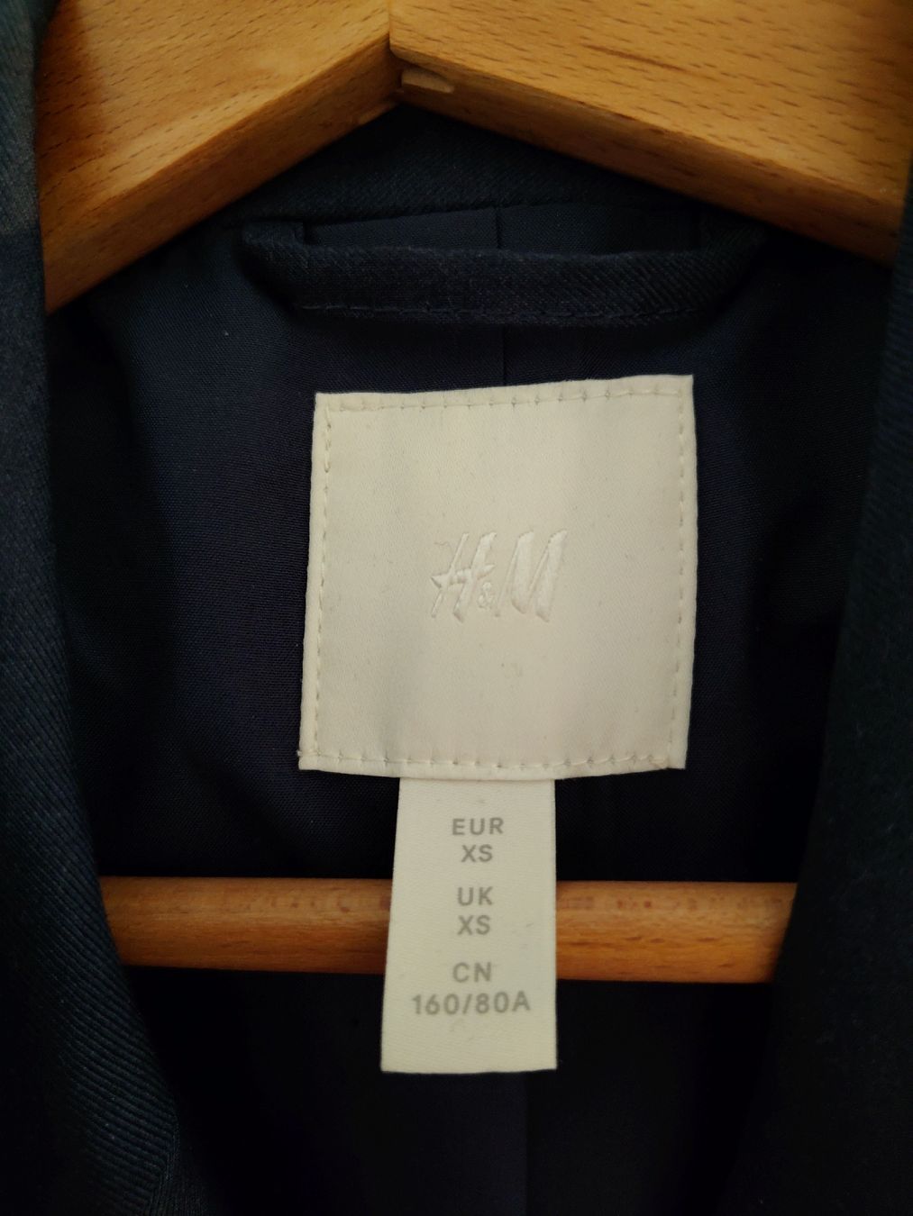H&M Completi & Tailleur: Damenanzug dunkelblau Gr. XS – Usato da Holderbank SO venduto da Labhras 3